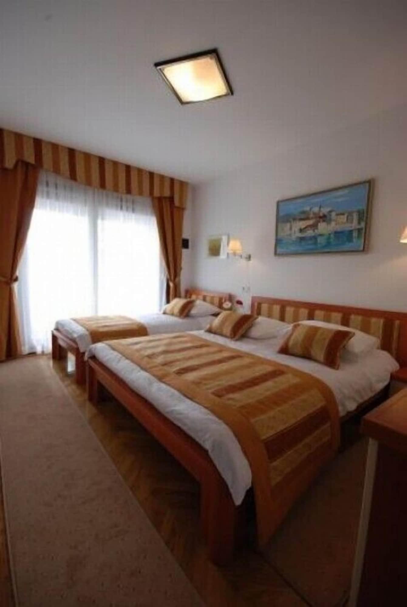 Hotel Trogirski Dvori Zewnętrze zdjęcie