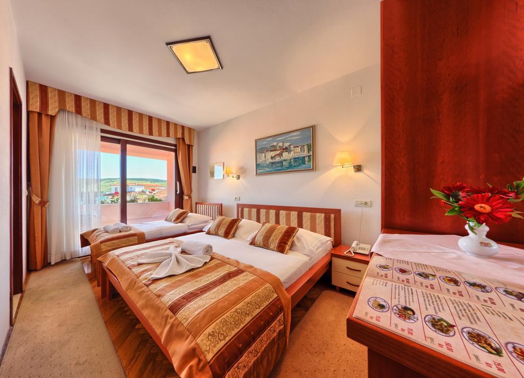 Hotel Trogirski Dvori Zewnętrze zdjęcie