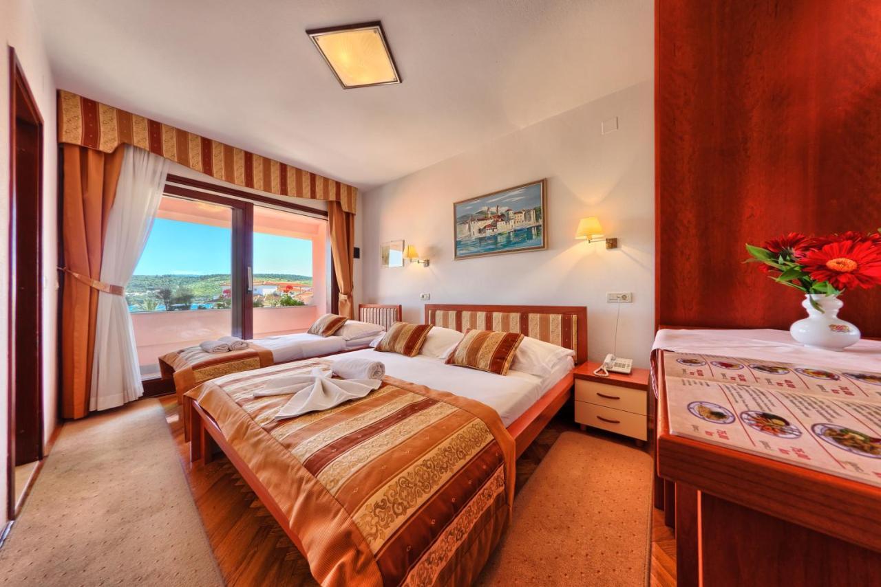 Hotel Trogirski Dvori Zewnętrze zdjęcie